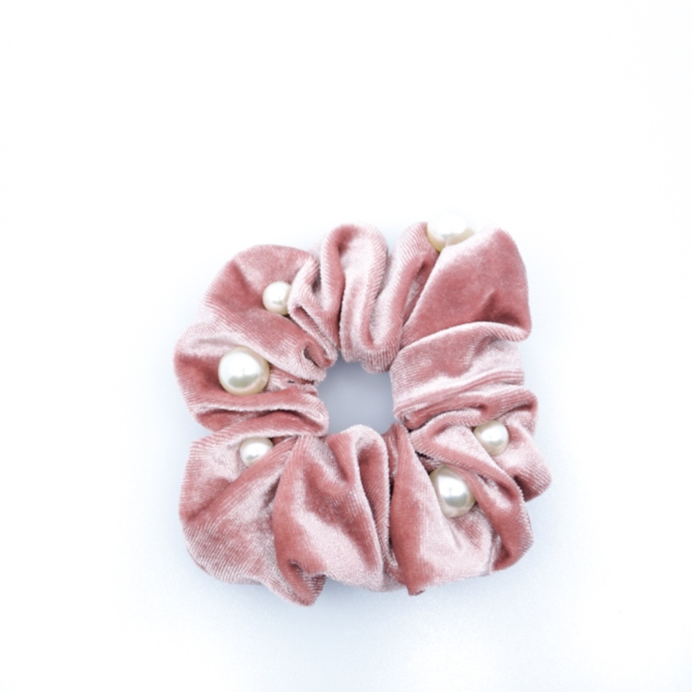 Velvet Pearl Scrunchie - Thulian Pink